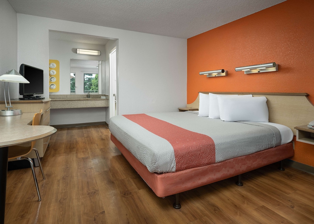 Motel6 Carlsbad, CA - Near Legoland 17/53