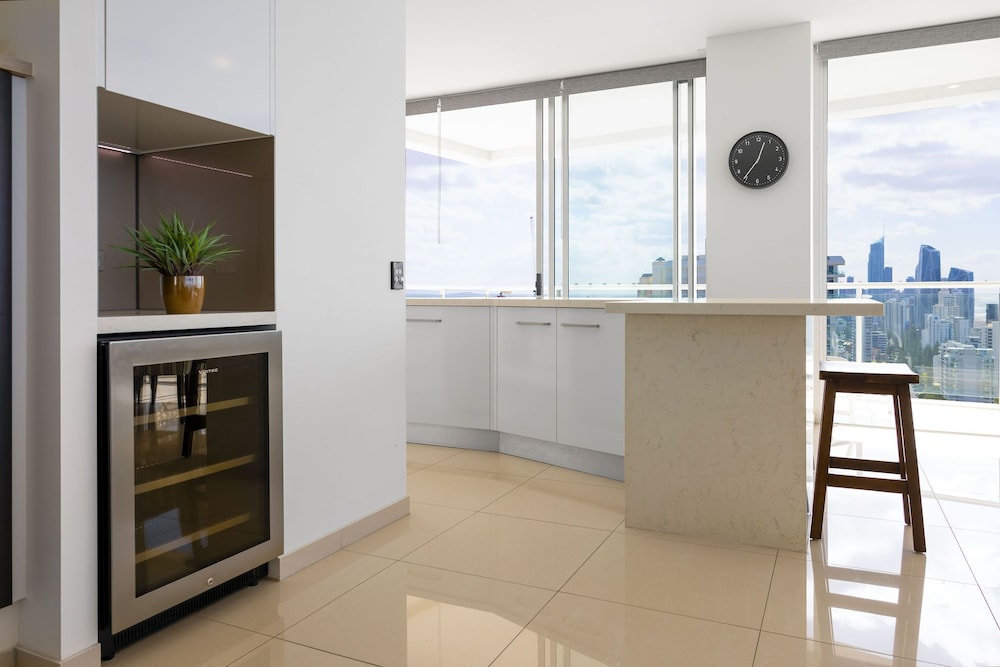 ULTIQA Air on Broadbeach 9/71