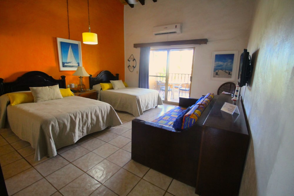 FAMILY, STUDIO, 2 DOUBLE BEDS, SOFA