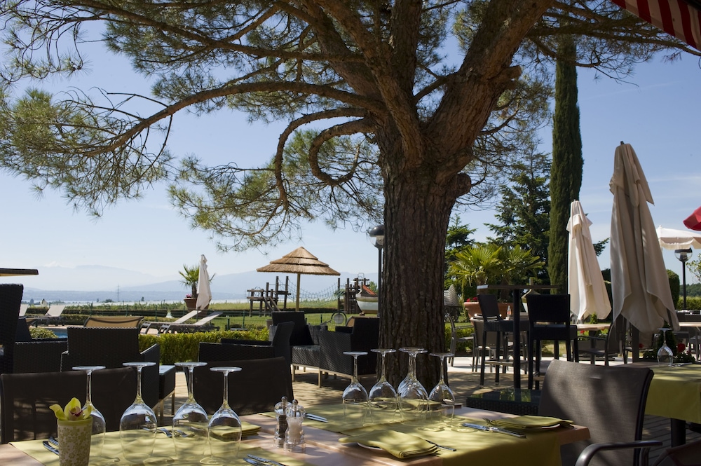 Everness Hotel and Resort 54/71