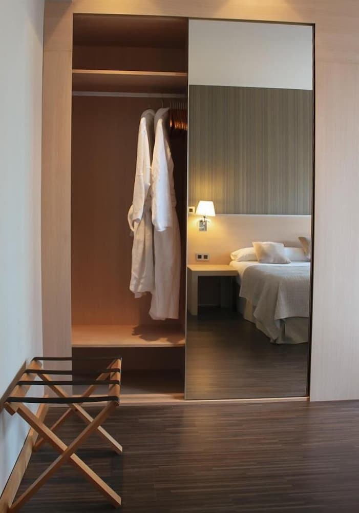 Hotel Asturias 12/31