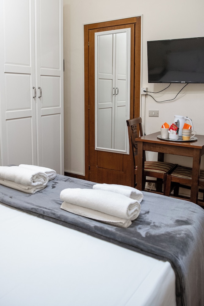 Basic, Double Bed, External Bathroom