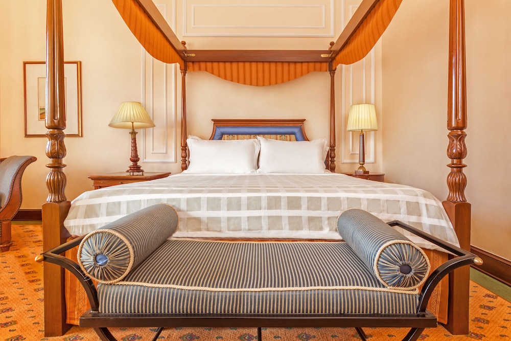 THE OBEROI GRAND 11/81