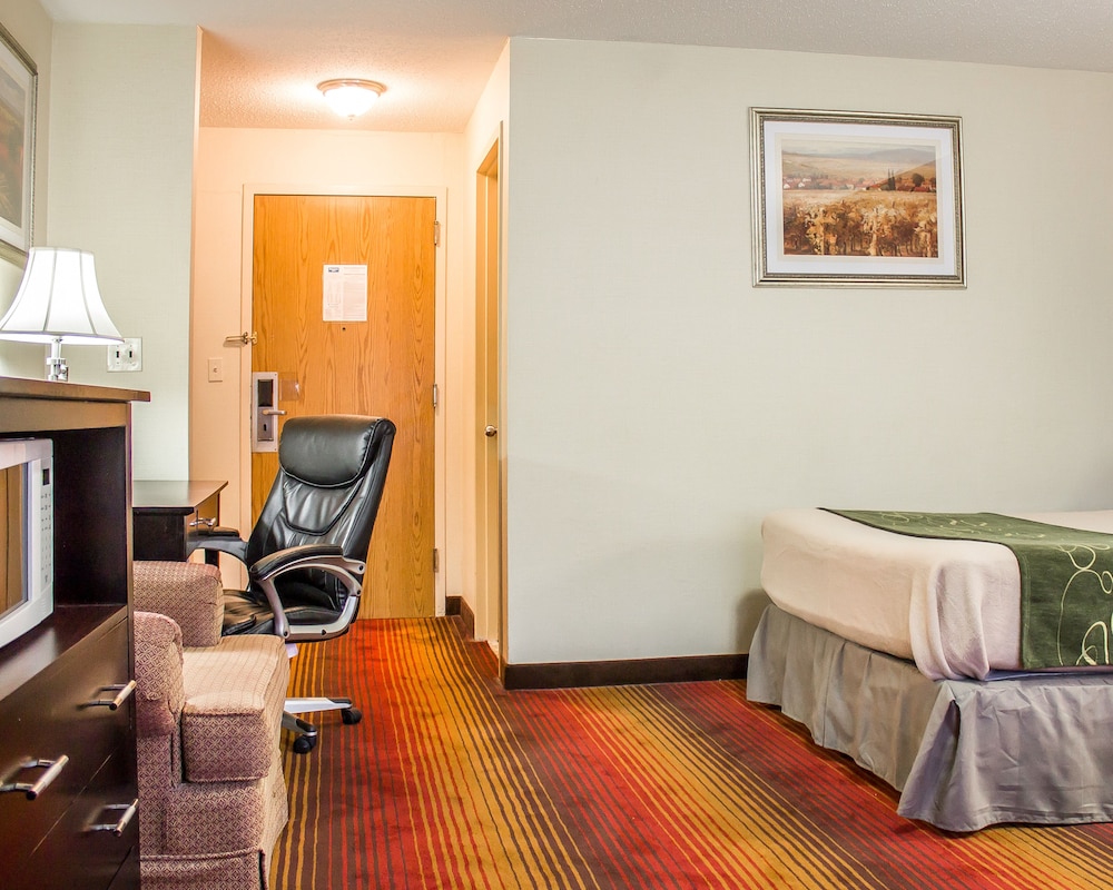 Rodeway Inn MacArthur Airport 22/36