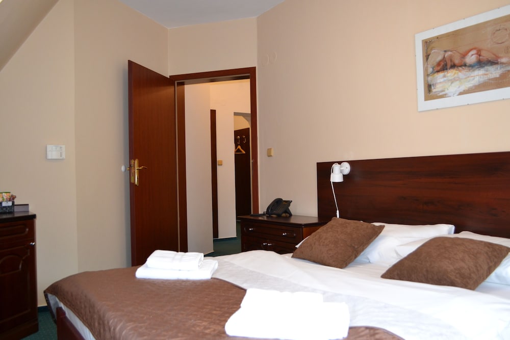 Greenwood Hotel 8/50