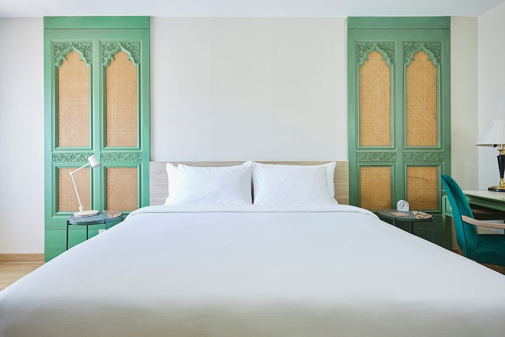 56 Surawong Hotel Bangkok 30/66