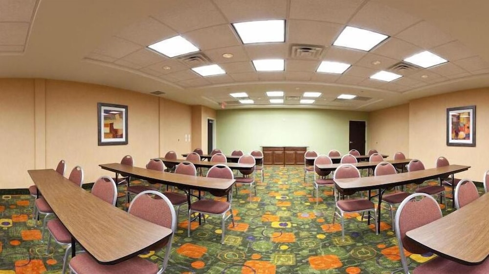 Holiday Inn Express & Suites Clemson - Univ Area 65/82