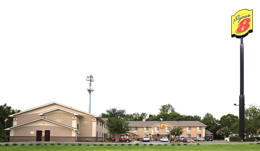 Super 8 By Wyndham Hampton 3/24
