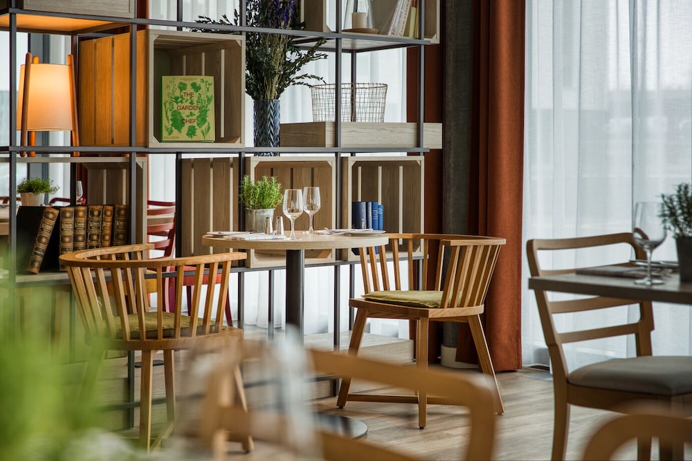 Intercityhotel Zurich Airport 52/68