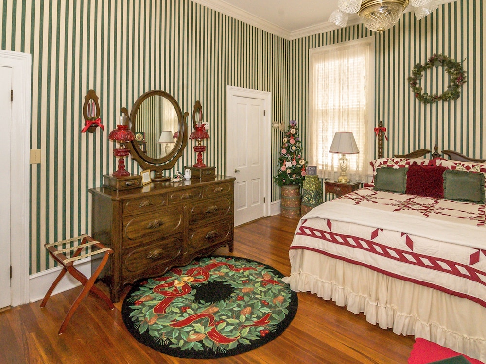 Holly House of Hamilton 11/34
