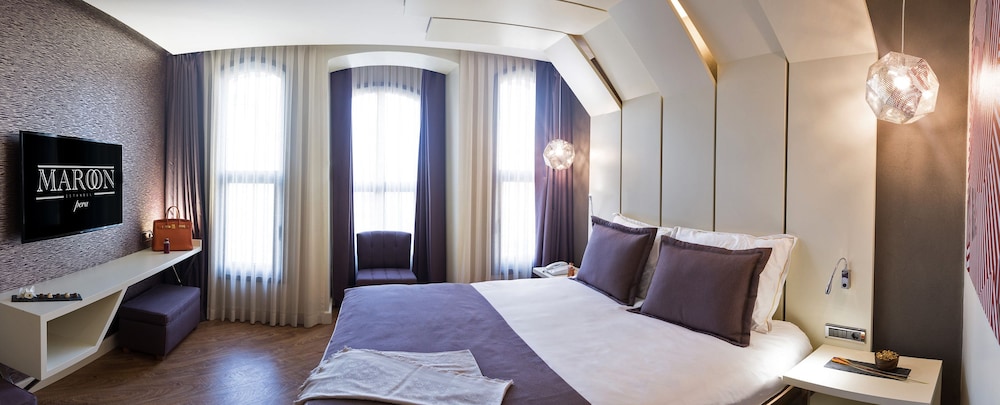 Maroon Hotel Pera 13/72