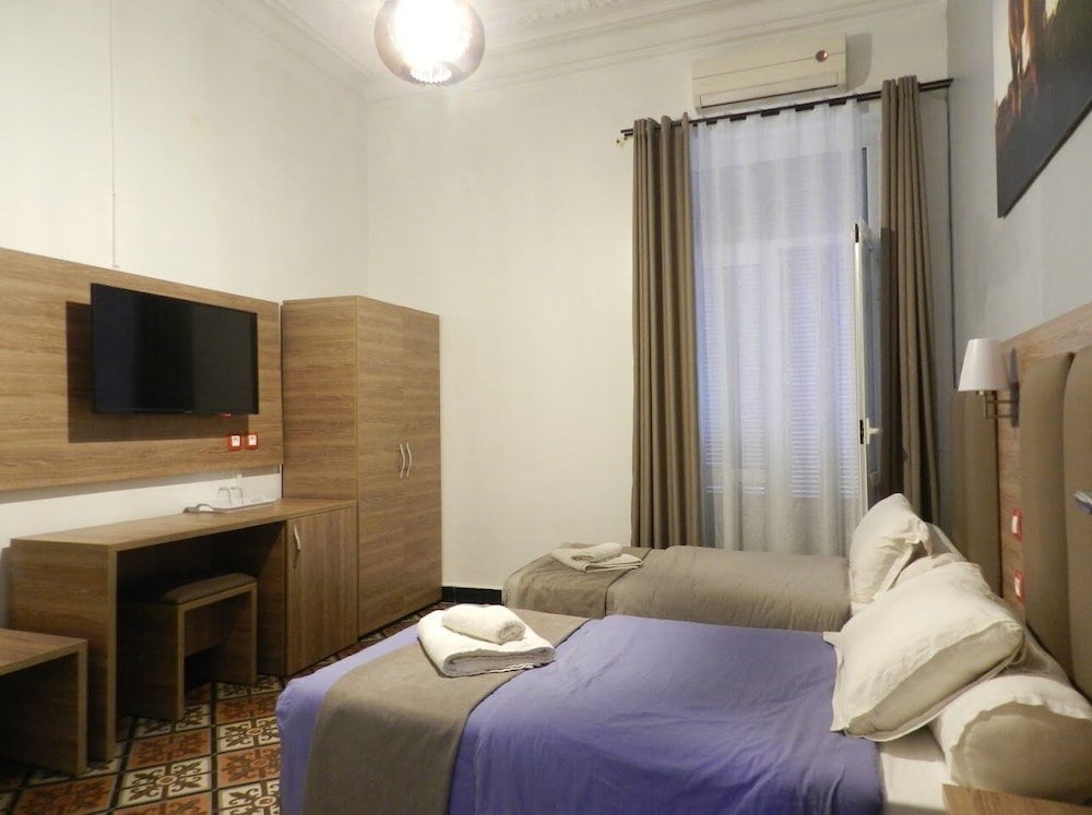 Samir Hotel 8/20