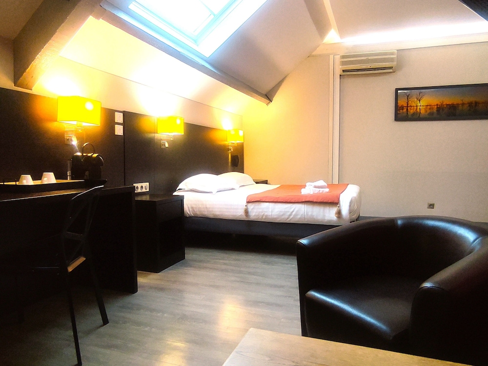 Logis Hotel Black and Green 17/50