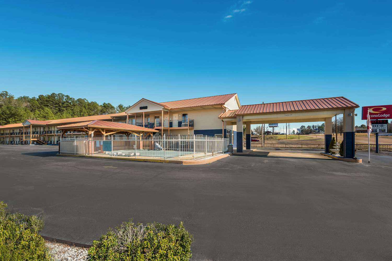 Econo Lodge Selmer, TN 3/37