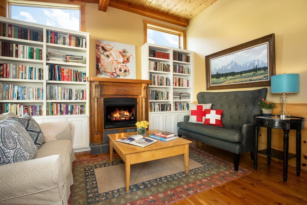 The Alpine House Lodge & Cottages 33/45