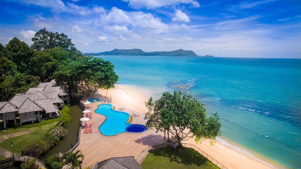 Sunset Park Resort And Spa 70/75
