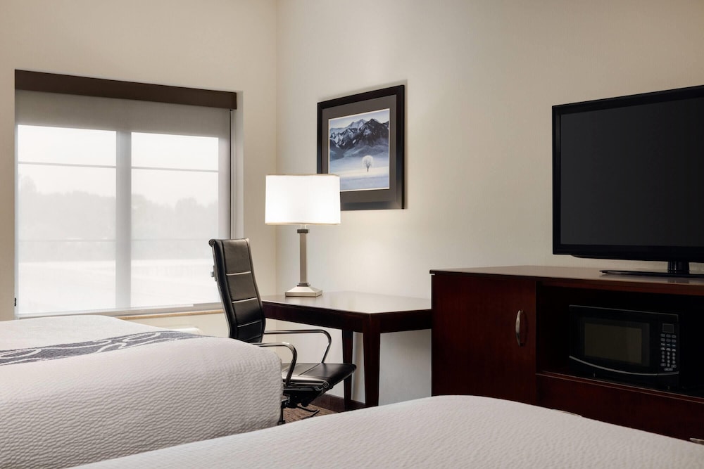 La Quinta Inn Suites By Wyndham Memphis Wolfchase 56/63