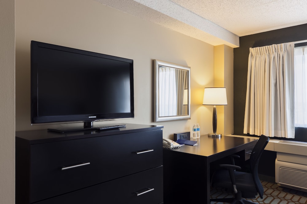 Delta Hotels By Marriott Fargo 51/53