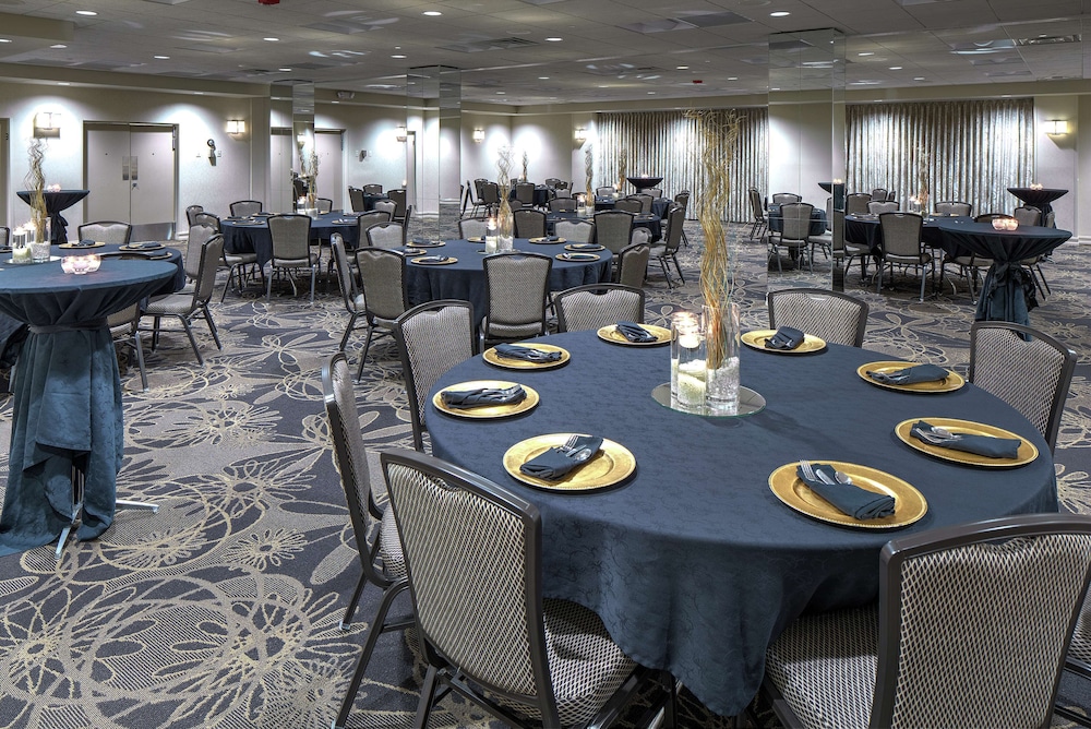 Doubletree By Hilton Madison Downtown 33/48
