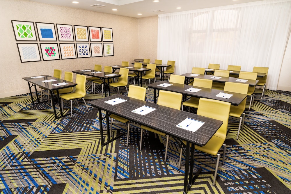 Holiday Inn Express & Suites Las Vegas SW Spring Valley, an IHG Hotel 42/55