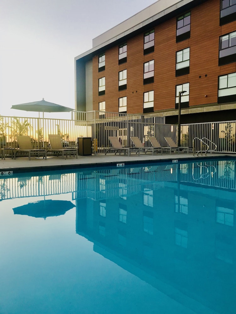 Ayres Hotel San Diego South - Chula Vista 6/52