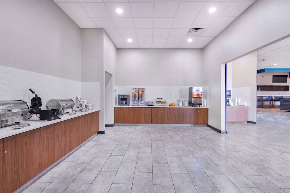 Hawthorn Suites by Wyndham Wichita Airport 6/44