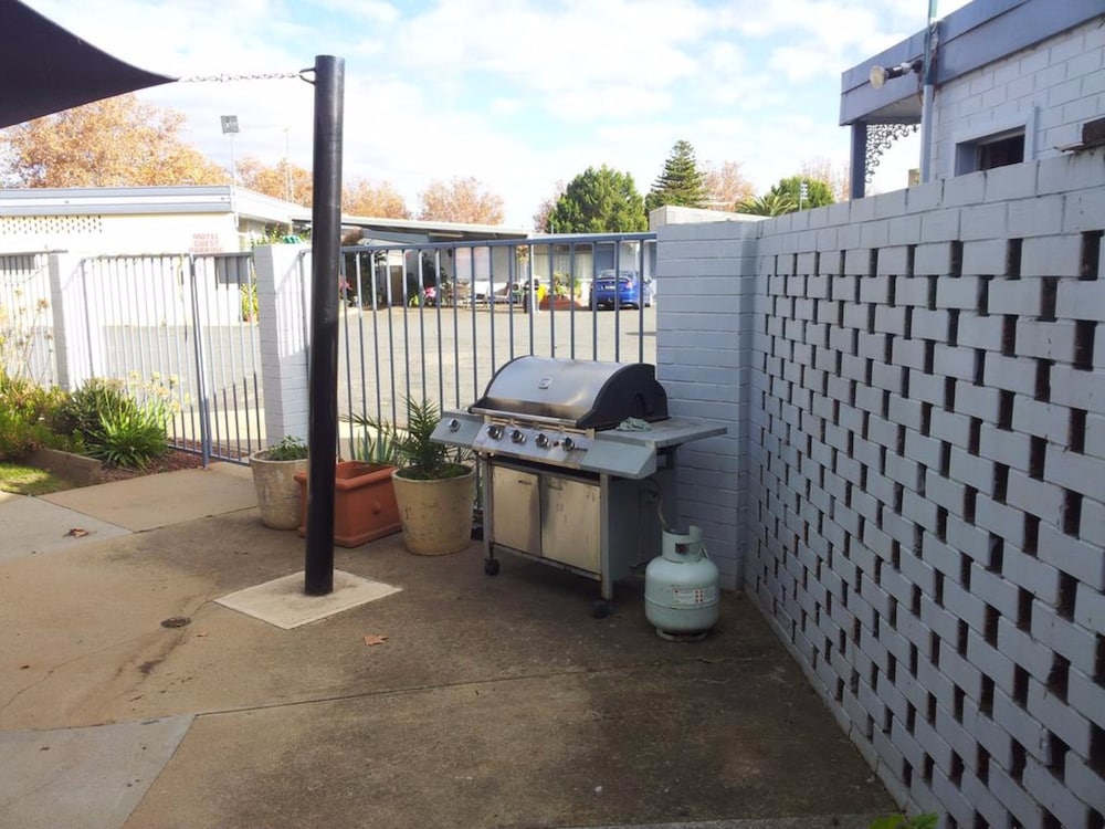WANGARATTA MOTOR INN 8/28