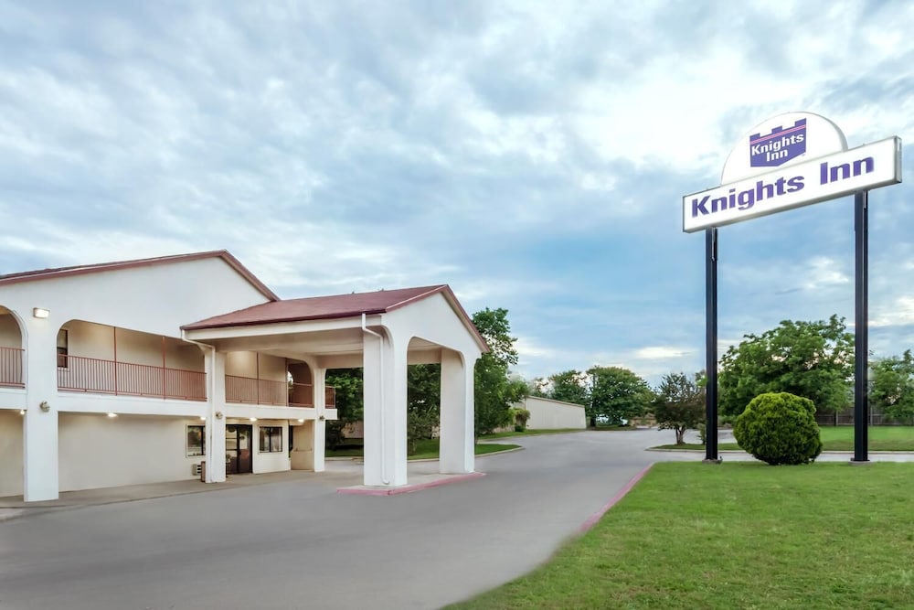 Deluxe Inn Denton image