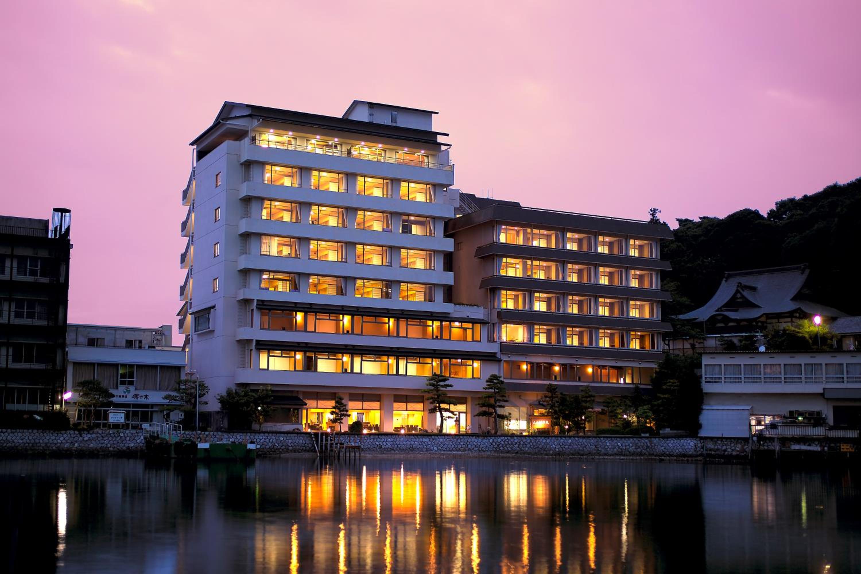 Japanese, Deluxe, Lake View