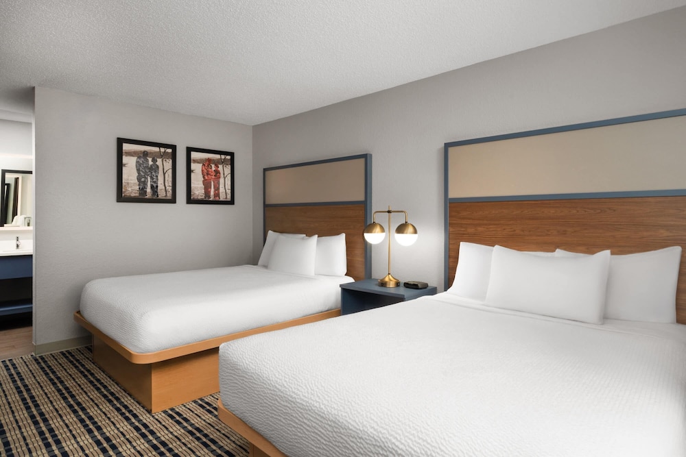 Room, 2 Queen Beds, Pet Friendly