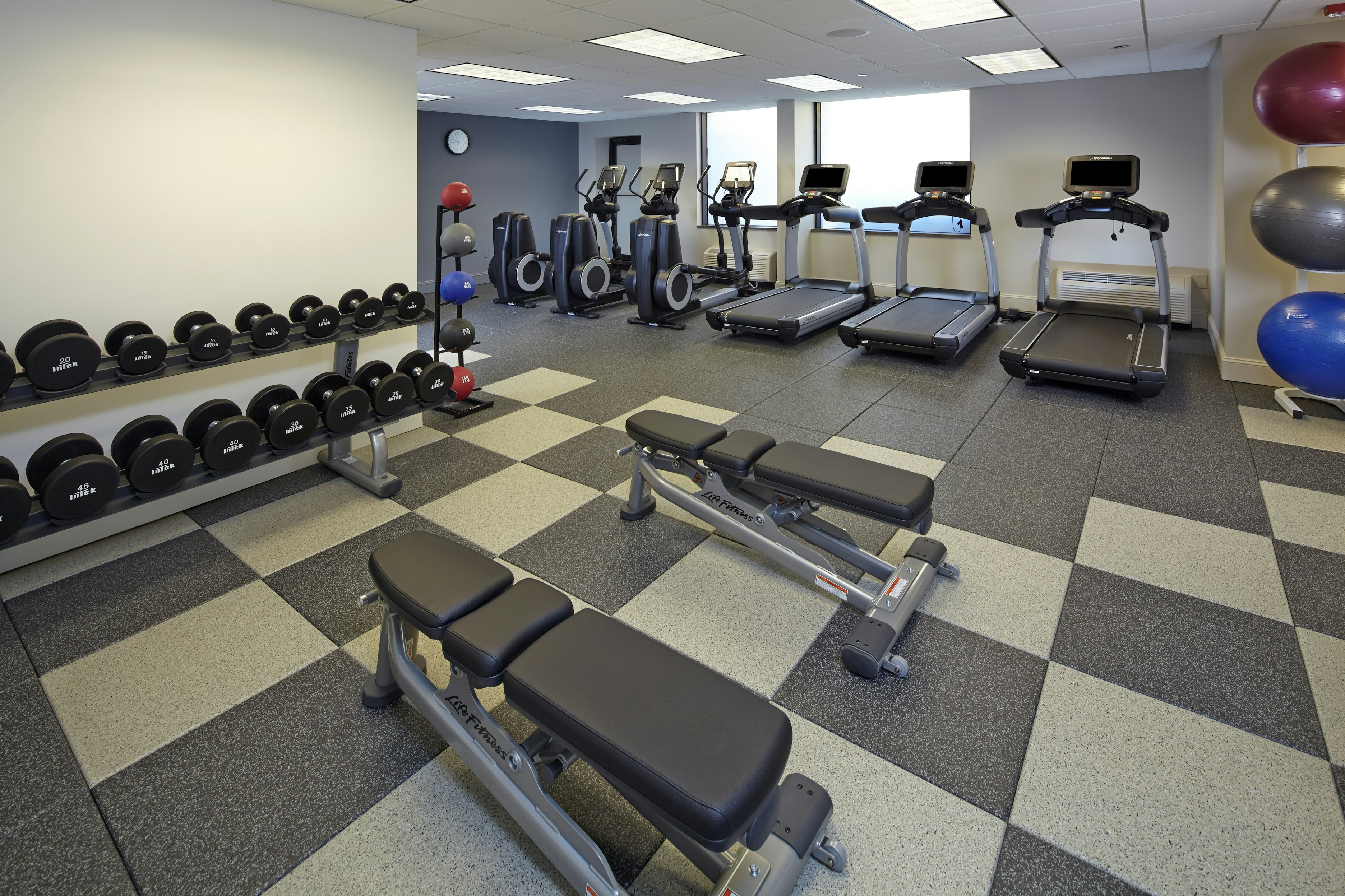 Hilton Raleigh North Hills 24/54