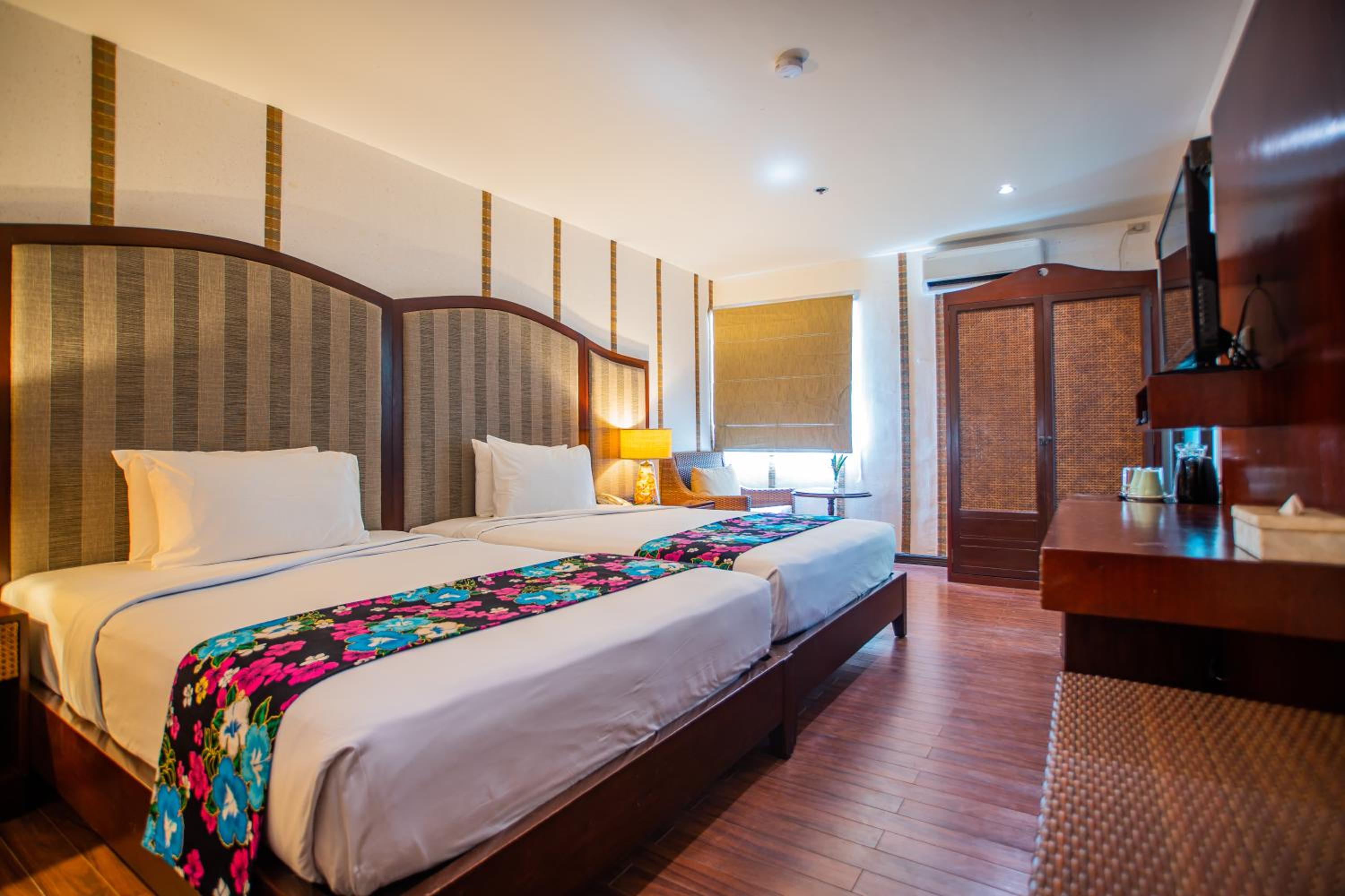Deluxe, Double Bed, Pool and Ocean View, Club Agutaya 2/6