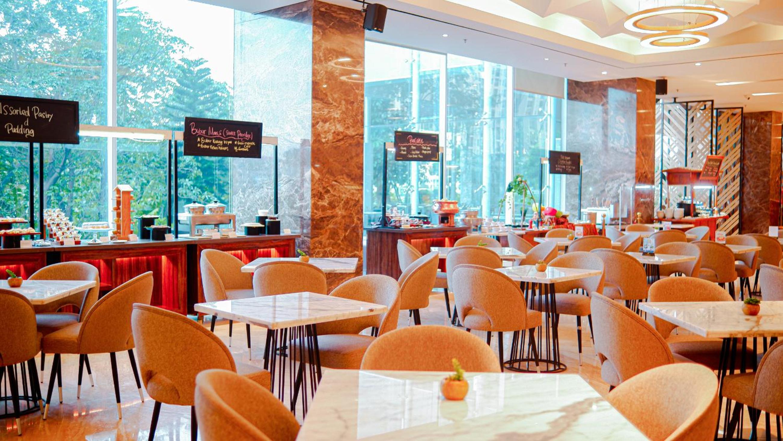 Grand Orchardz Hotel Kemayoran 35/50