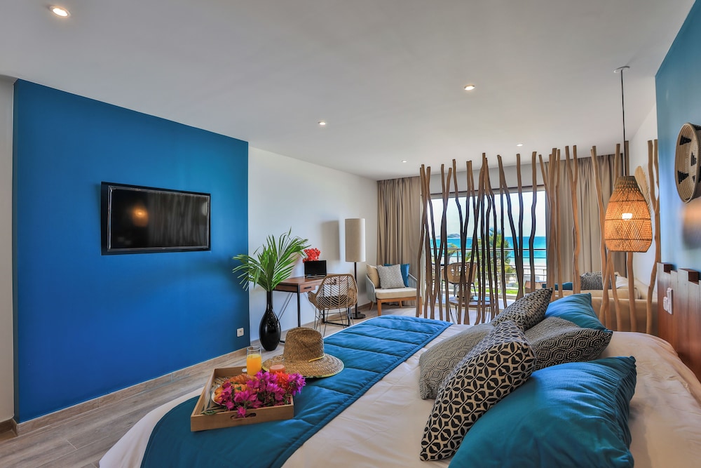 Orient Beach Hotel 12/27