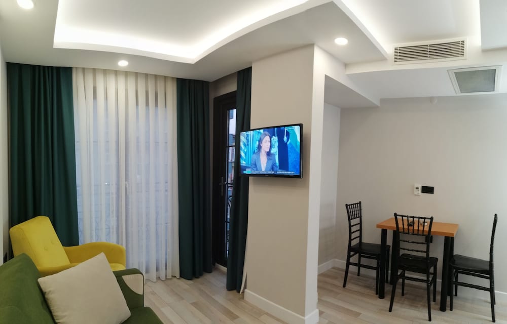 White Golden Suite Hotel 24/40