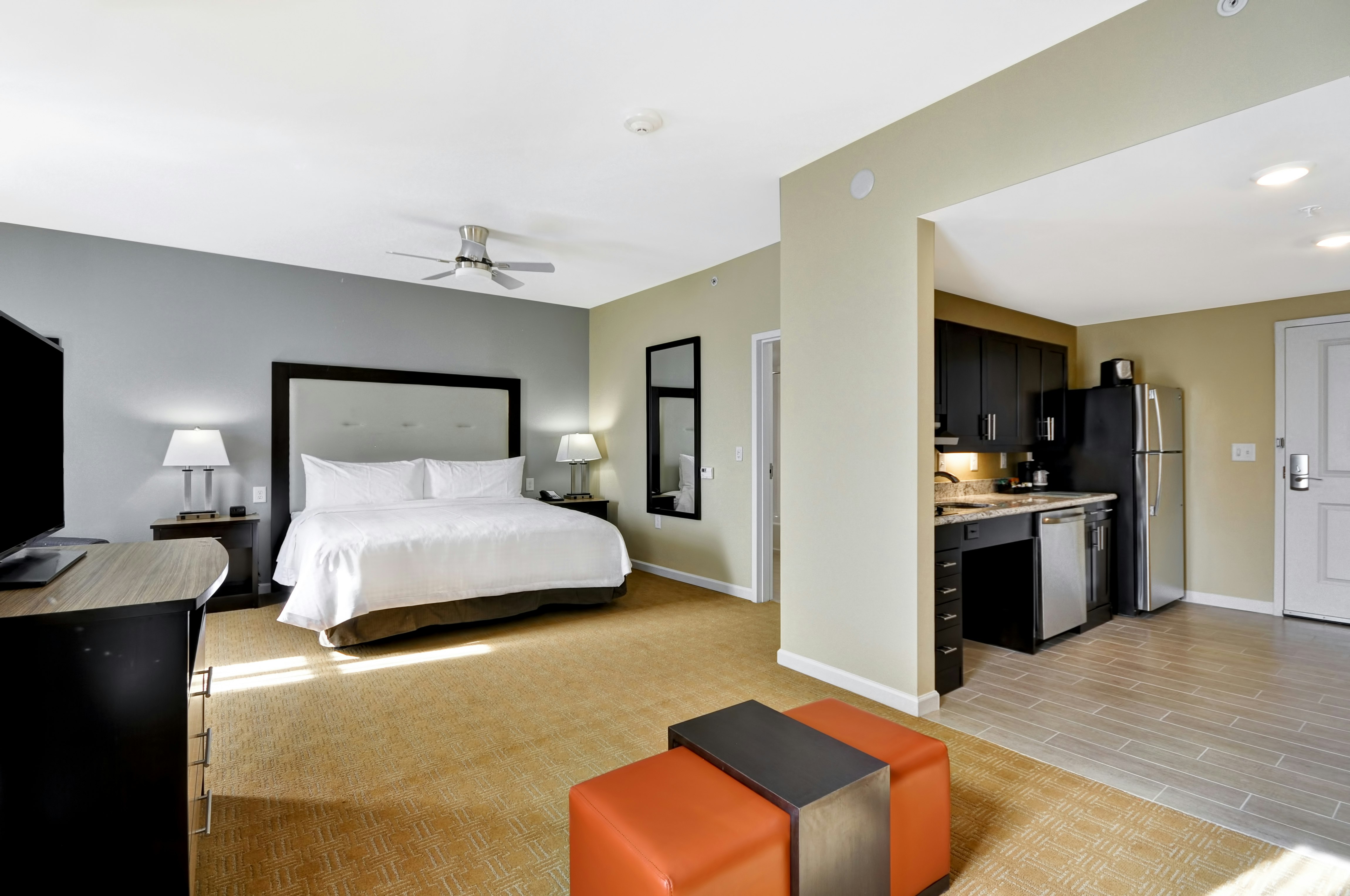 STUDIO, KING BED, ACCESSIBLE