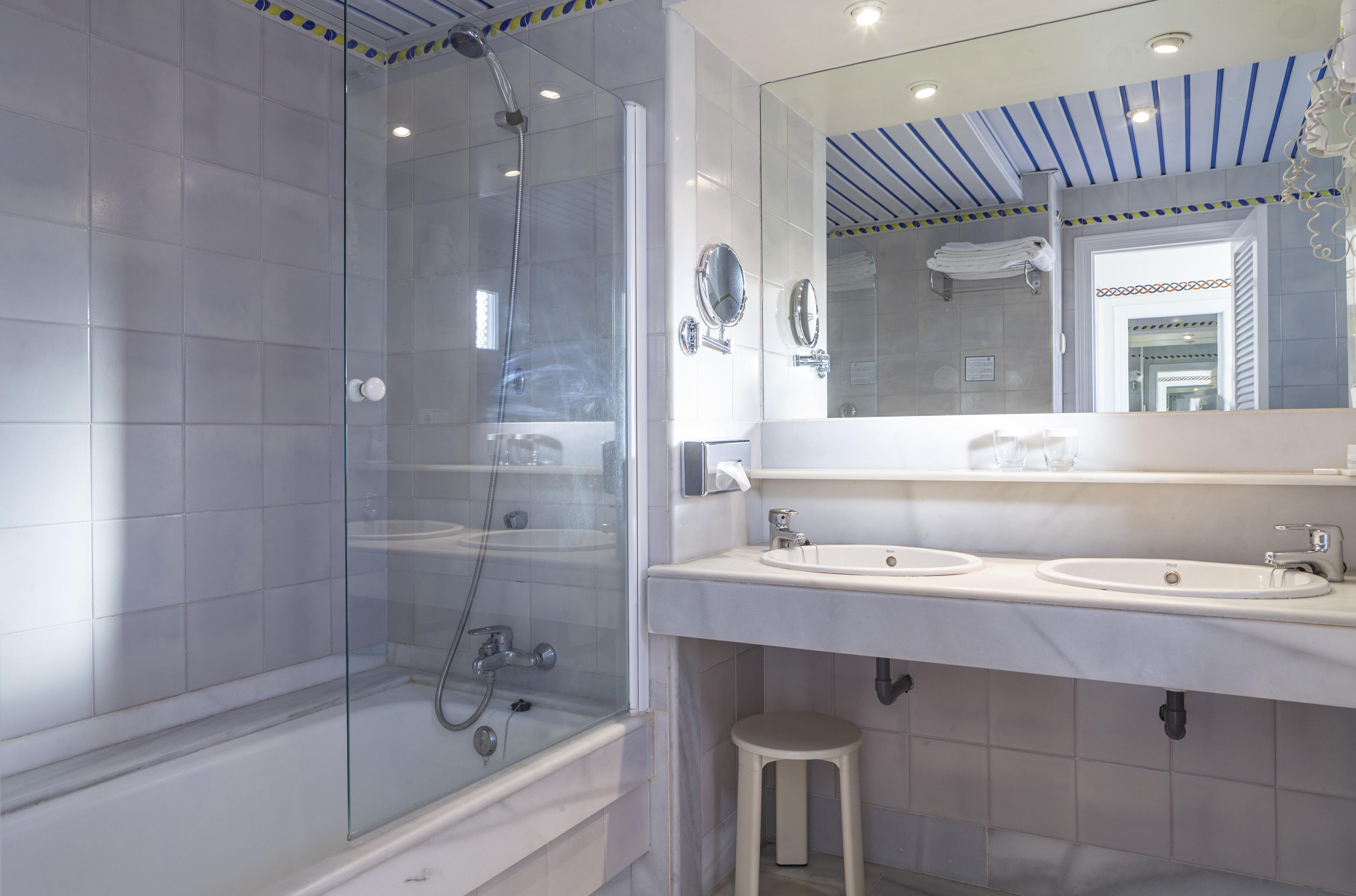 Standard, Double Bed, Balcony or Terrace، Playa de La Luz 3/3