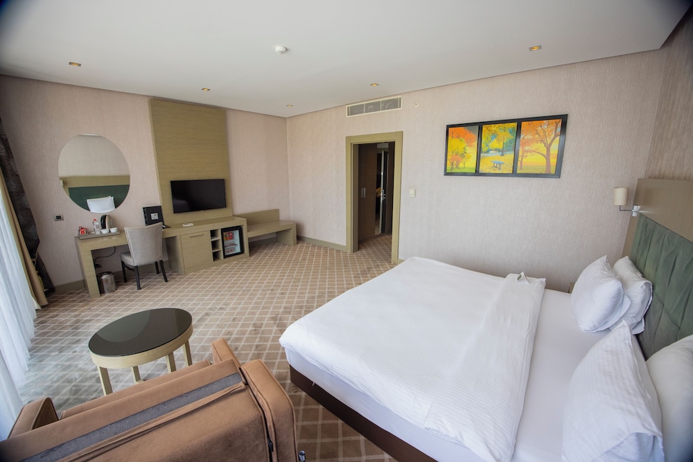 Hilly Hotel 21/71