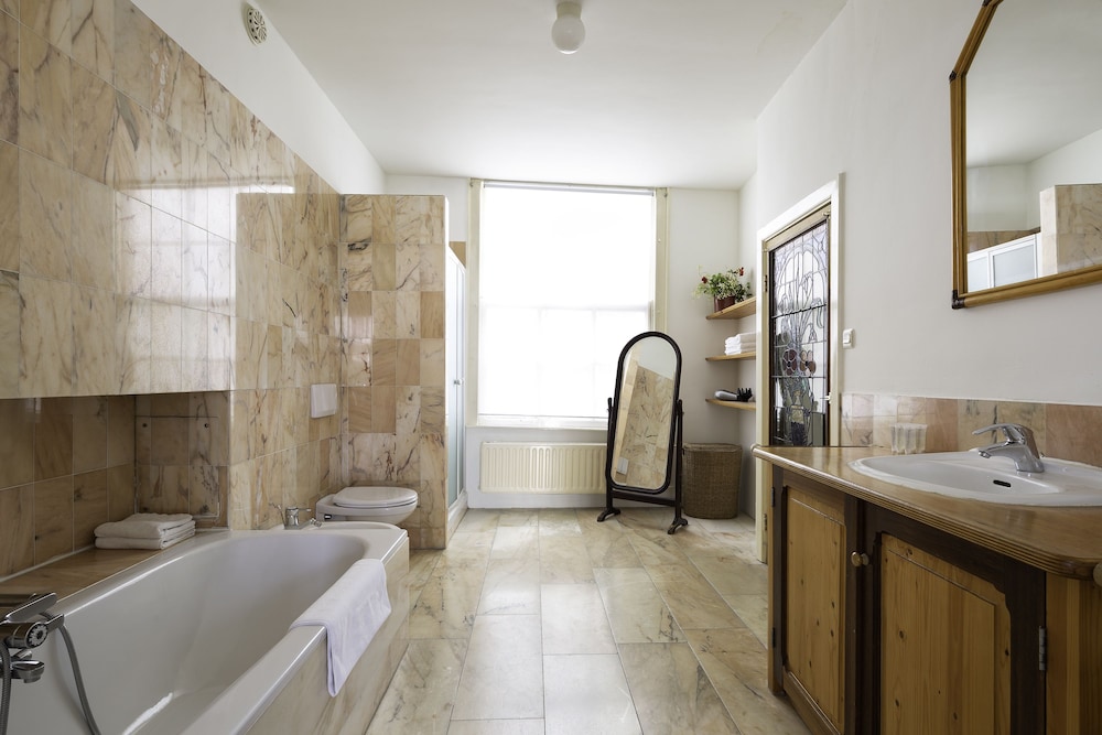 Amsterdam House Hotel 24/47