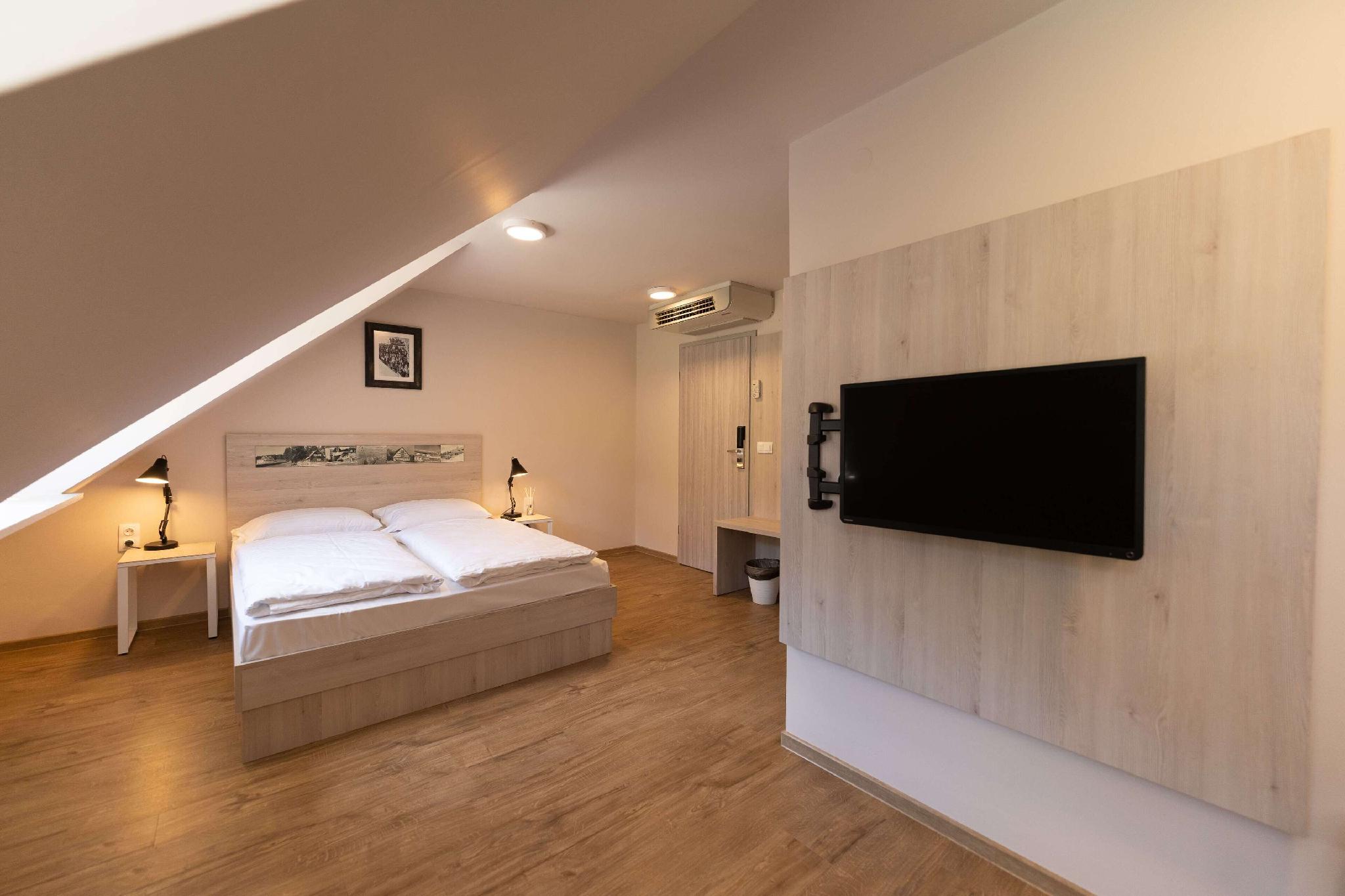 Arena, Double Bed, Attic