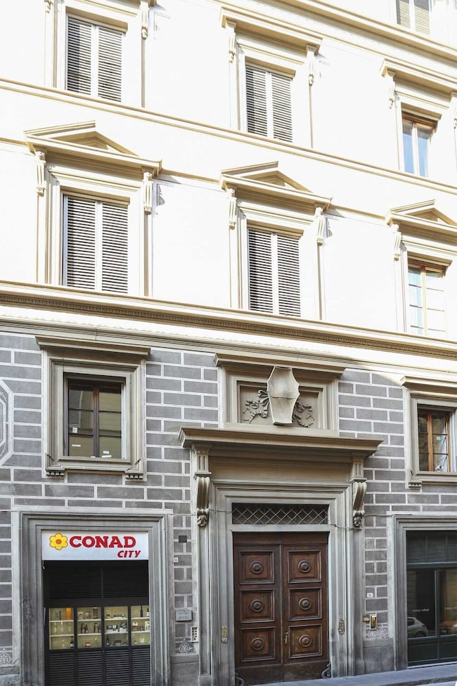 Luxury Apartment in Central Florence 1/50