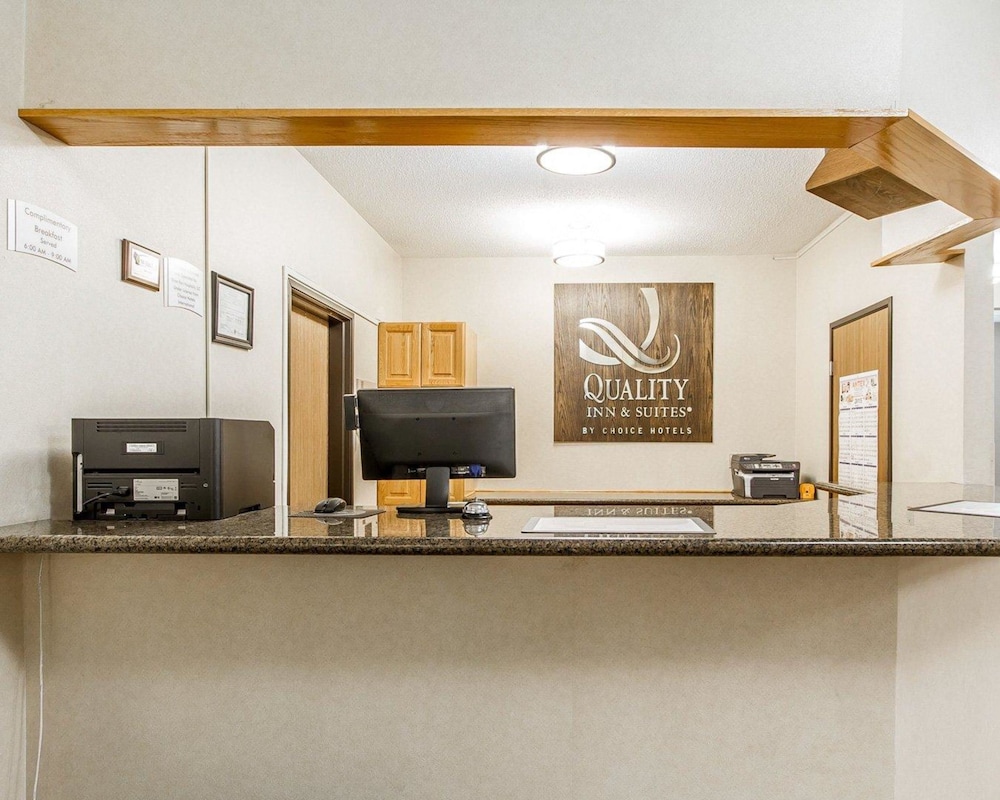 Quality Inn & Suites Eau Claire University Area 7/27