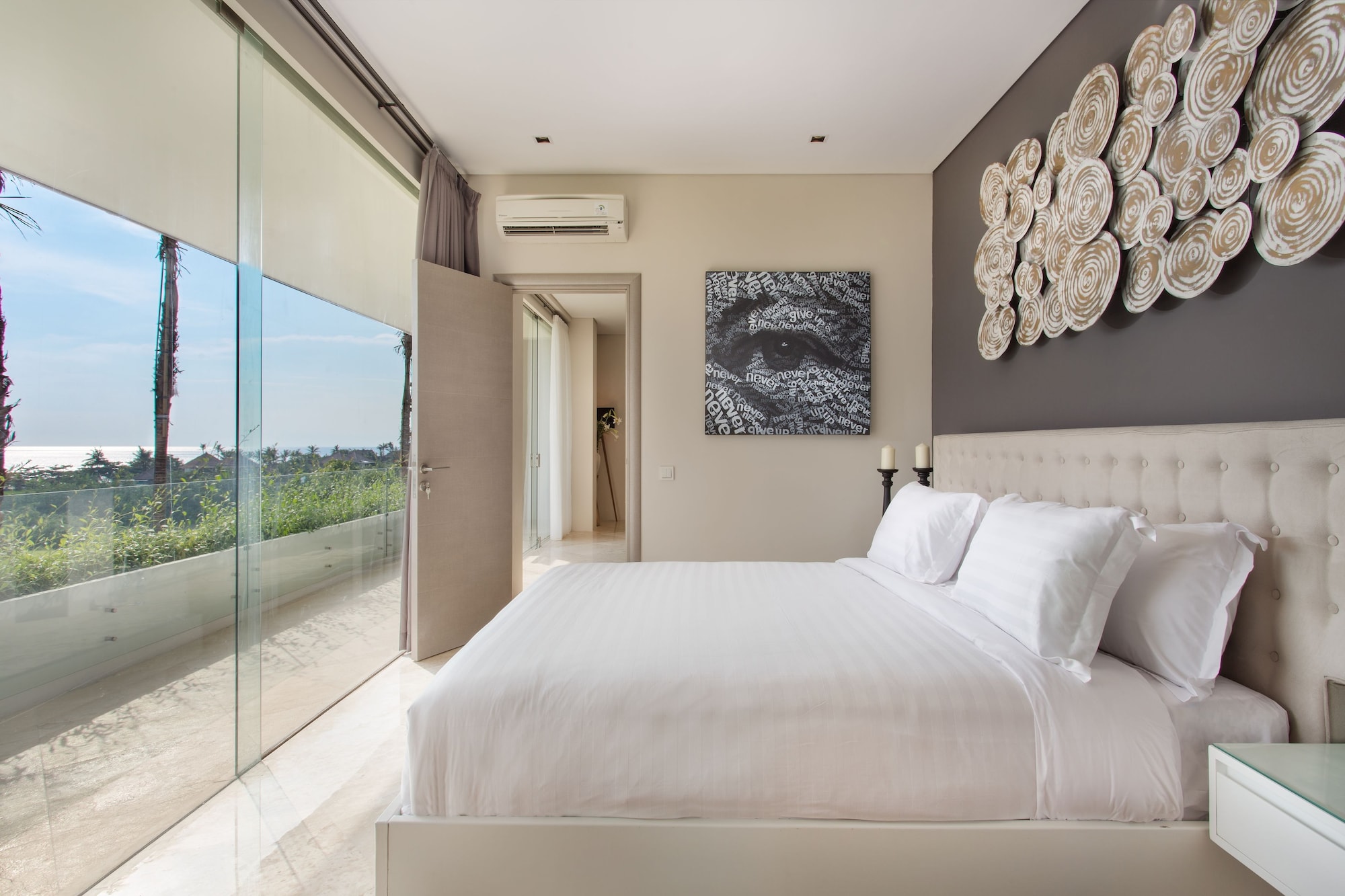 1.5 Bedrooms, 1 Double and 1 Single Bed, Side Ocean View