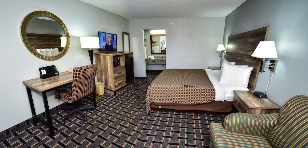 Room, King Bed, Smoking, Americas Best Value Inn Douglasville 7/9