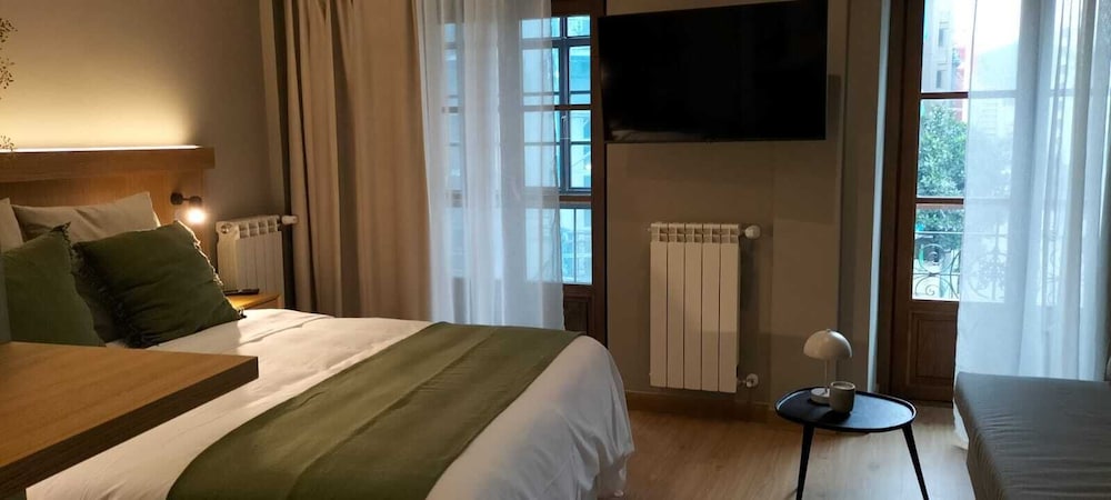 Zalle Oviedo Suites 4/15