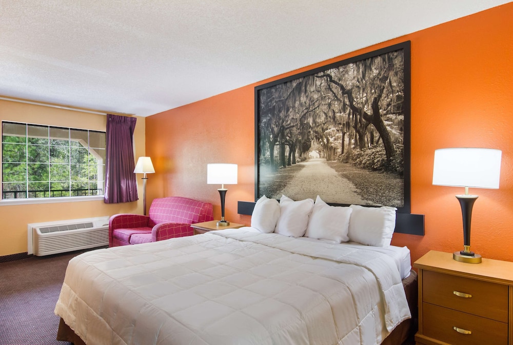 Americas Best Value Inn Darien 8/38