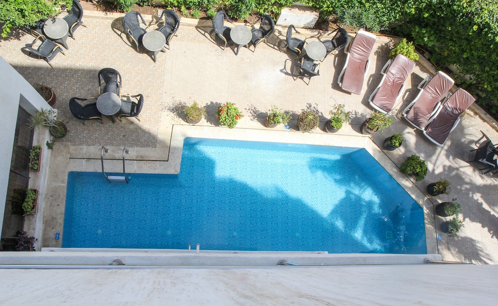 New Farah Hotel 40/44