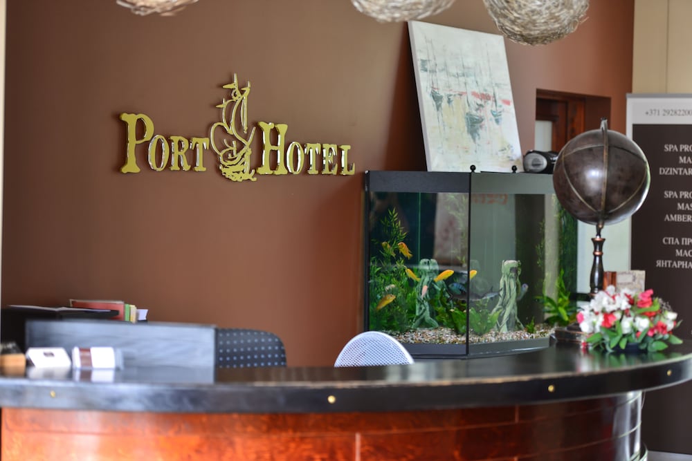 Port Hotel 6/50