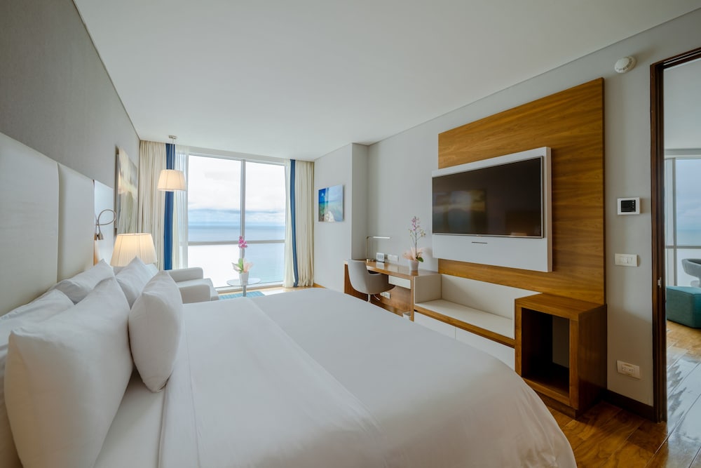Ocean, Suite, King Bed
