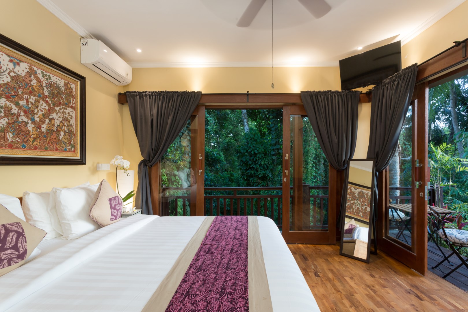 Room, Pool Access